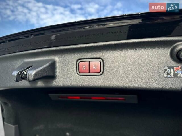 Черный Мерседес С Класс, объемом двигателя 2.93 л и пробегом 7 тыс. км за 139900 $, фото 44 на Automoto.ua