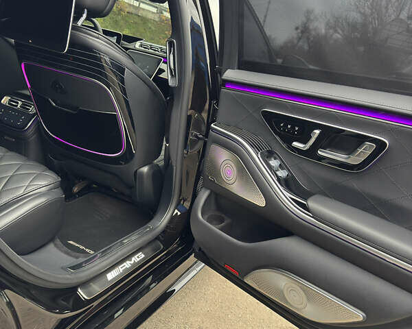 Черный Мерседес С Класс, объемом двигателя 3.98 л и пробегом 95 тыс. км за 135 $, фото 21 на Automoto.ua