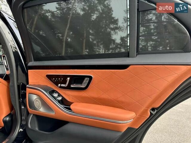 Черный Мерседес С Класс, объемом двигателя 3.98 л и пробегом 44 тыс. км за 139900 $, фото 81 на Automoto.ua