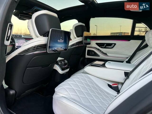 Черный Мерседес С Класс, объемом двигателя 3.98 л и пробегом 25 тыс. км за 180000 $, фото 89 на Automoto.ua