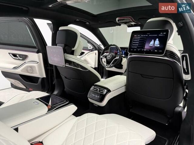 Черный Мерседес С Класс, объемом двигателя 3.98 л и пробегом 23 тыс. км за 179800 $, фото 72 на Automoto.ua