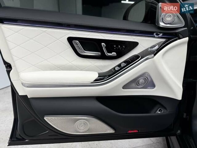 Черный Мерседес С Класс, объемом двигателя 3.98 л и пробегом 23 тыс. км за 179800 $, фото 23 на Automoto.ua