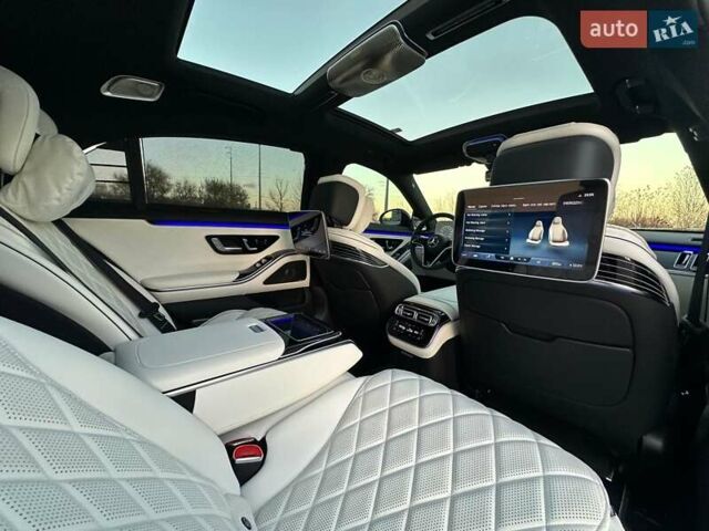 Черный Мерседес С Класс, объемом двигателя 3.98 л и пробегом 25 тыс. км за 180000 $, фото 81 на Automoto.ua