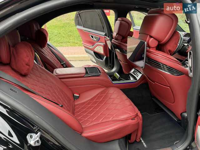 Черный Мерседес С Класс, объемом двигателя 3.98 л и пробегом 46 тыс. км за 149900 $, фото 57 на Automoto.ua