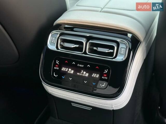 Черный Мерседес С Класс, объемом двигателя 3.98 л и пробегом 25 тыс. км за 180000 $, фото 77 на Automoto.ua