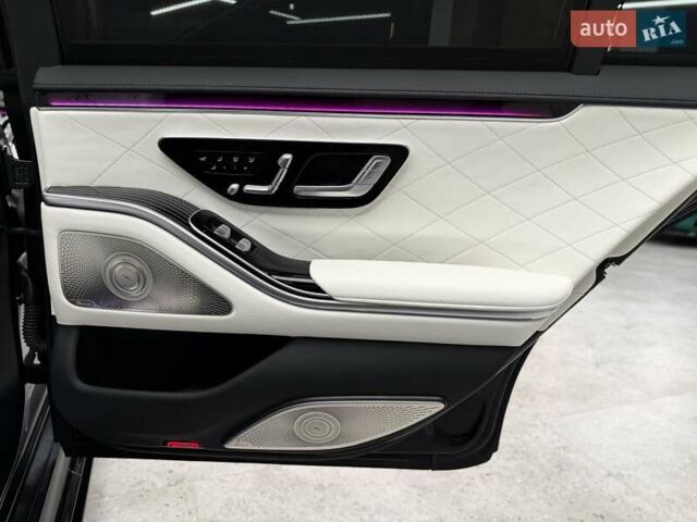 Черный Мерседес С Класс, объемом двигателя 3.98 л и пробегом 23 тыс. км за 179800 $, фото 67 на Automoto.ua