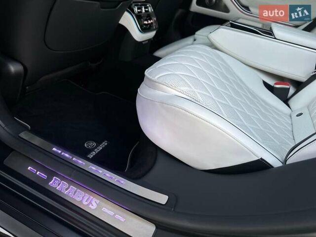 Черный Мерседес С Класс, объемом двигателя 3.98 л и пробегом 25 тыс. км за 180000 $, фото 85 на Automoto.ua