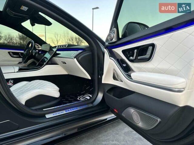 Черный Мерседес С Класс, объемом двигателя 3.98 л и пробегом 25 тыс. км за 180000 $, фото 65 на Automoto.ua