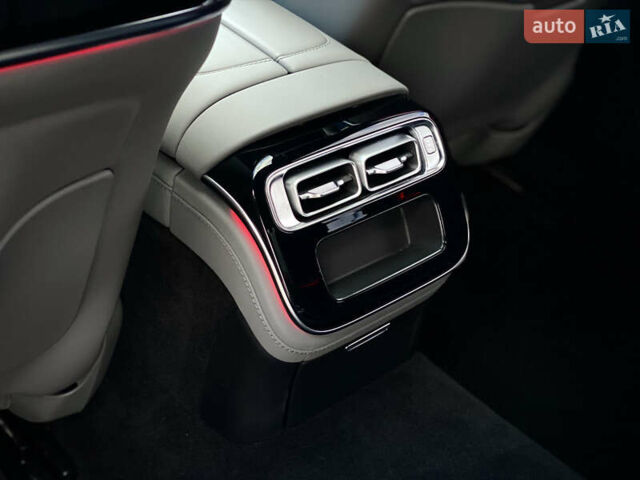 Чорний Мерседес С Клас, об'ємом двигуна 3.98 л та пробігом 62 тис. км за 97990 $, фото 27 на Automoto.ua