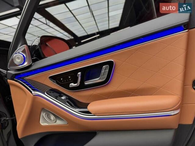 Черный Мерседес С Класс, объемом двигателя 4 л и пробегом 117 тыс. км за 113900 $, фото 58 на Automoto.ua