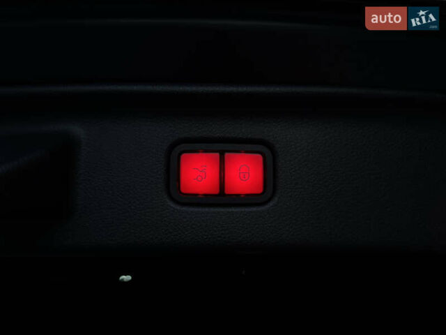 Черный Мерседес С Класс, объемом двигателя 3.98 л и пробегом 23 тыс. км за 177000 $, фото 62 на Automoto.ua