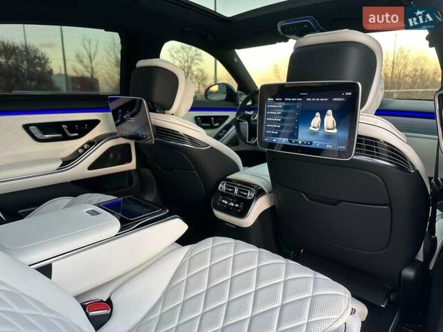 Черный Мерседес С Класс, объемом двигателя 3.98 л и пробегом 25 тыс. км за 180000 $, фото 75 на Automoto.ua