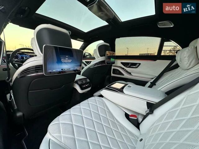 Черный Мерседес С Класс, объемом двигателя 3.98 л и пробегом 25 тыс. км за 180000 $, фото 91 на Automoto.ua