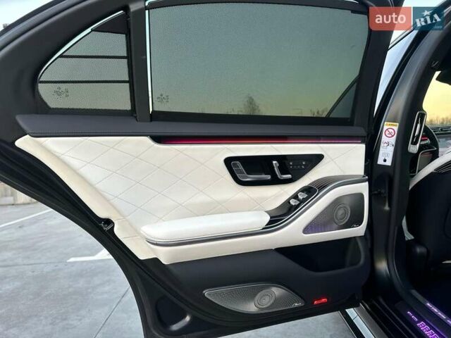 Черный Мерседес С Класс, объемом двигателя 3.98 л и пробегом 25 тыс. км за 180000 $, фото 87 на Automoto.ua