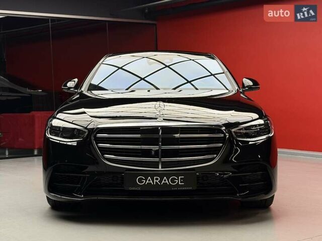 Черный Мерседес С Класс, объемом двигателя 4 л и пробегом 117 тыс. км за 113900 $, фото 1 на Automoto.ua