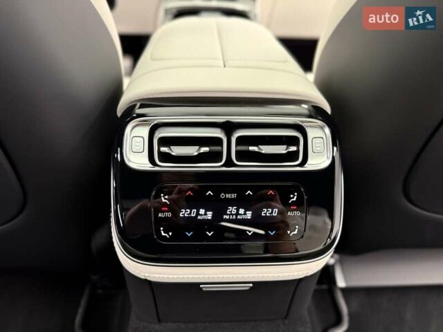 Черный Мерседес С Класс, объемом двигателя 3.98 л и пробегом 23 тыс. км за 179800 $, фото 43 на Automoto.ua