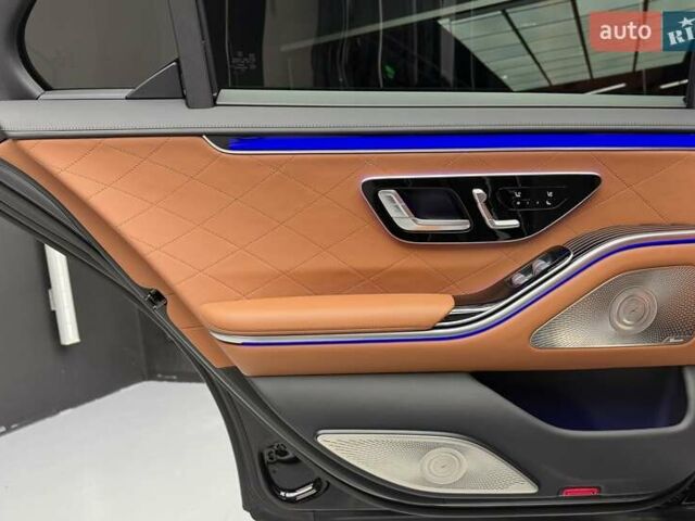 Черный Мерседес С Класс, объемом двигателя 4 л и пробегом 117 тыс. км за 113900 $, фото 39 на Automoto.ua