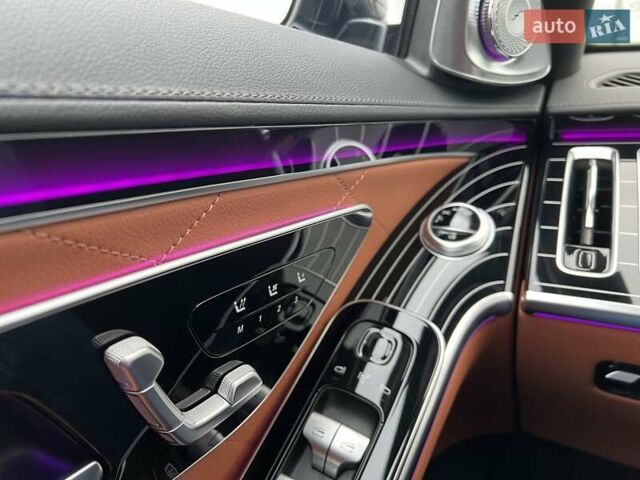 Чорний Мерседес С Клас, об'ємом двигуна 3.98 л та пробігом 18 тис. км за 165000 $, фото 36 на Automoto.ua