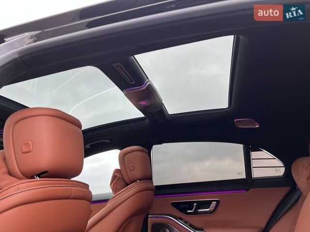 Чорний Мерседес С Клас, об'ємом двигуна 3.98 л та пробігом 18 тис. км за 165000 $, фото 25 на Automoto.ua