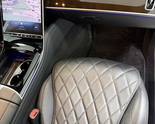 Черный Мерседес С Класс, объемом двигателя 3.98 л и пробегом 22 тыс. км за 125000 $, фото 22 на Automoto.ua