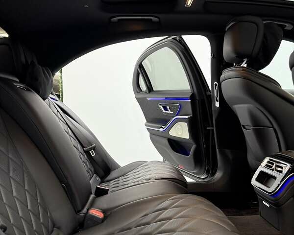 Черный Мерседес С Класс, объемом двигателя 3.98 л и пробегом 22 тыс. км за 125000 $, фото 38 на Automoto.ua