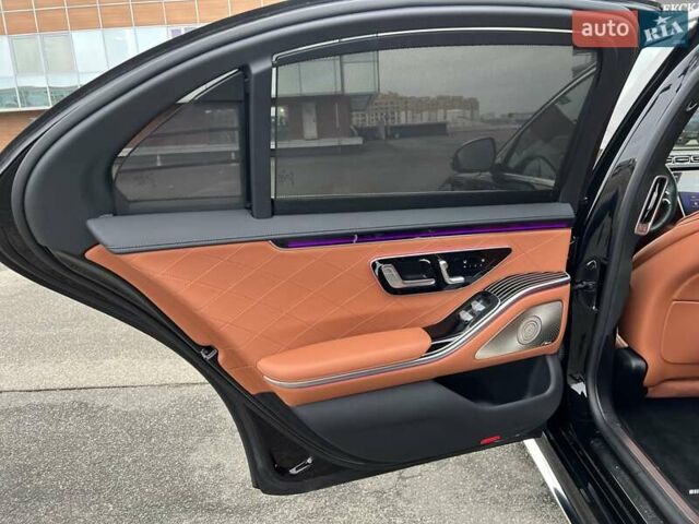 Чорний Мерседес С Клас, об'ємом двигуна 3.98 л та пробігом 18 тис. км за 165000 $, фото 21 на Automoto.ua