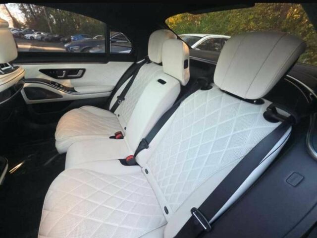 Черный Мерседес С Класс, объемом двигателя 0 л и пробегом 23 тыс. км за 108000 $, фото 7 на Automoto.ua