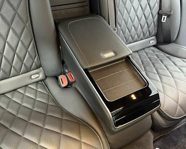 Черный Мерседес С Класс, объемом двигателя 3.98 л и пробегом 22 тыс. км за 125000 $, фото 40 на Automoto.ua