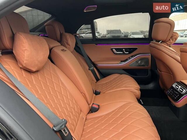 Чорний Мерседес С Клас, об'ємом двигуна 3.98 л та пробігом 18 тис. км за 165000 $, фото 28 на Automoto.ua