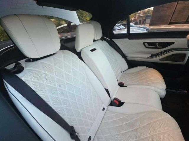 Черный Мерседес С Класс, объемом двигателя 0 л и пробегом 23 тыс. км за 108000 $, фото 6 на Automoto.ua