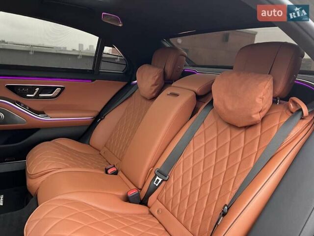 Чорний Мерседес С Клас, об'ємом двигуна 3.98 л та пробігом 18 тис. км за 165000 $, фото 23 на Automoto.ua