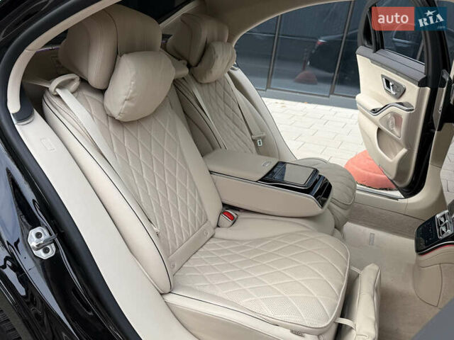 Черный Мерседес С Класс, объемом двигателя 3.98 л и пробегом 46 тыс. км за 172000 $, фото 51 на Automoto.ua