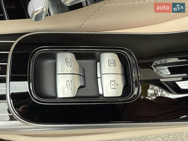 Черный Мерседес С Класс, объемом двигателя 3.98 л и пробегом 46 тыс. км за 178000 $, фото 59 на Automoto.ua