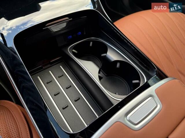 Черный Мерседес С Класс, объемом двигателя 3.98 л и пробегом 1 тыс. км за 399000 $, фото 62 на Automoto.ua