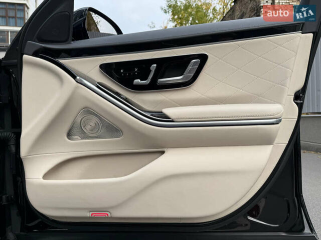 Черный Мерседес С Класс, объемом двигателя 3.98 л и пробегом 46 тыс. км за 178000 $, фото 56 на Automoto.ua