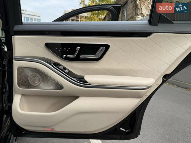 Черный Мерседес С Класс, объемом двигателя 3.98 л и пробегом 46 тыс. км за 178000 $, фото 58 на Automoto.ua