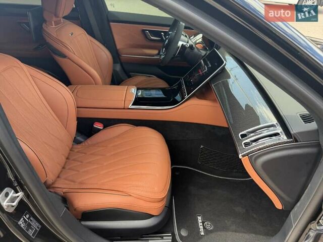 Черный Мерседес С Класс, объемом двигателя 3.98 л и пробегом 1 тыс. км за 399000 $, фото 39 на Automoto.ua