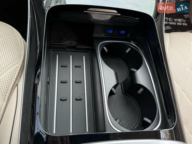 Черный Мерседес С Класс, объемом двигателя 3.98 л и пробегом 46 тыс. км за 172000 $, фото 97 на Automoto.ua