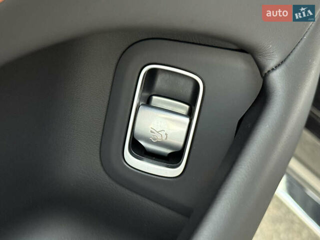 Чорний Мерседес С Клас, об'ємом двигуна 2.99 л та пробігом 17 тис. км за 185000 $, фото 54 на Automoto.ua