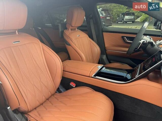 Черный Мерседес С Класс, объемом двигателя 3.98 л и пробегом 1 тыс. км за 399000 $, фото 41 на Automoto.ua