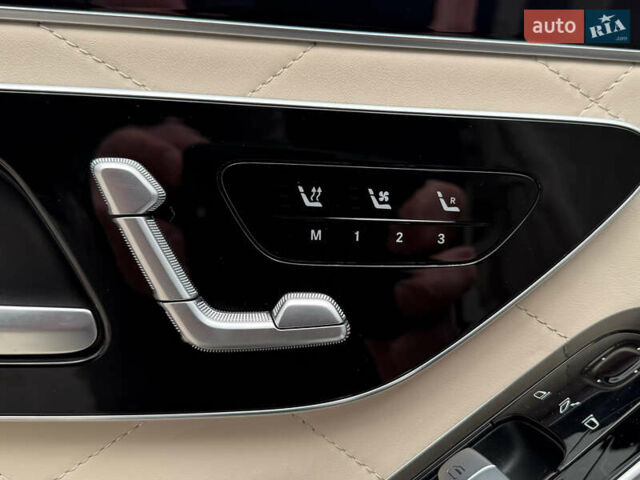 Черный Мерседес С Класс, объемом двигателя 3.98 л и пробегом 46 тыс. км за 178000 $, фото 54 на Automoto.ua