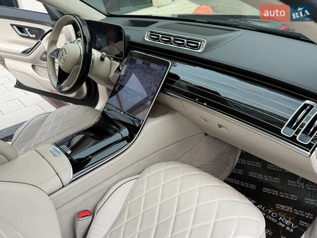 Черный Мерседес С Класс, объемом двигателя 3.98 л и пробегом 46 тыс. км за 172000 $, фото 47 на Automoto.ua