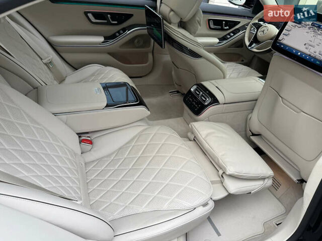 Черный Мерседес С Класс, объемом двигателя 3.98 л и пробегом 46 тыс. км за 172000 $, фото 75 на Automoto.ua