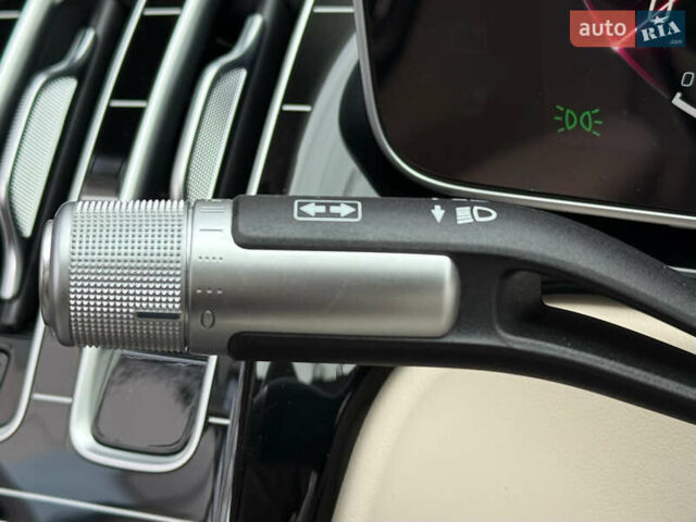 Черный Мерседес С Класс, объемом двигателя 3.98 л и пробегом 46 тыс. км за 178000 $, фото 82 на Automoto.ua