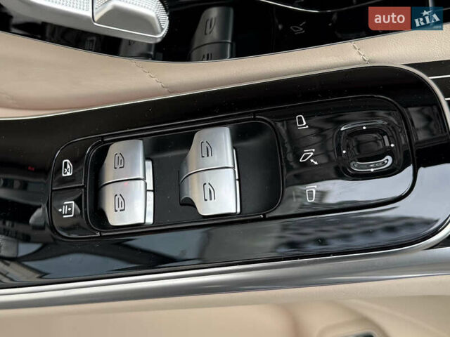 Черный Мерседес С Класс, объемом двигателя 3.98 л и пробегом 46 тыс. км за 178000 $, фото 53 на Automoto.ua