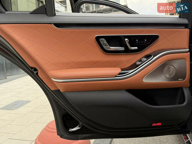 Чорний Мерседес С Клас, об'ємом двигуна 2.99 л та пробігом 17 тис. км за 180000 $, фото 62 на Automoto.ua