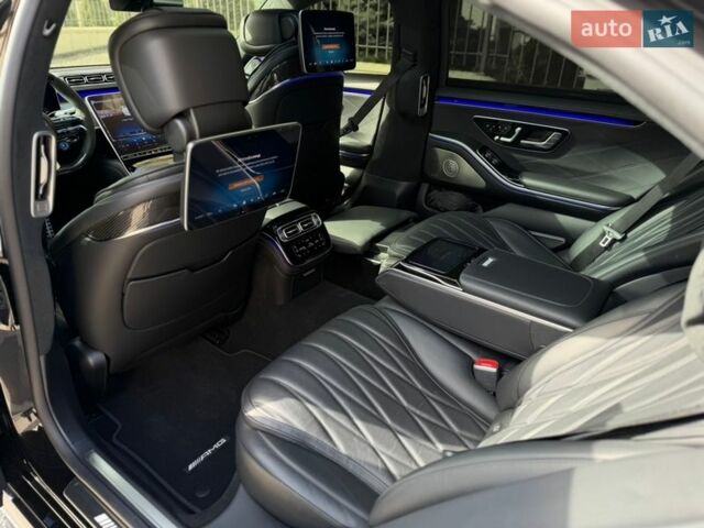 Чорний Мерседес С Клас, об'ємом двигуна 3.98 л та пробігом 15 тис. км за 259000 $, фото 29 на Automoto.ua