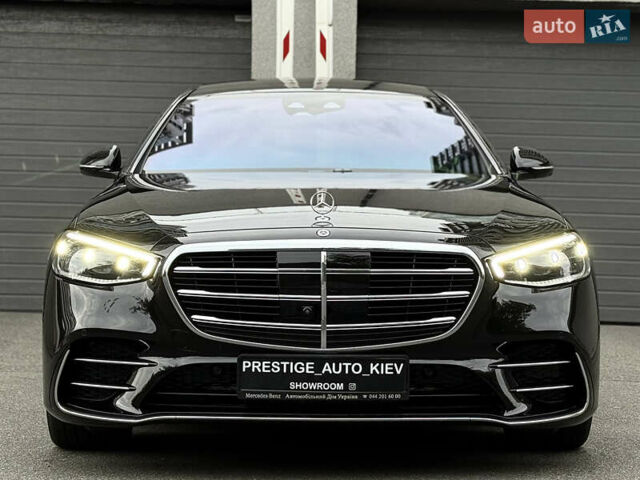 Чорний Мерседес С Клас, об'ємом двигуна 2.99 л та пробігом 17 тис. км за 180000 $, фото 4 на Automoto.ua
