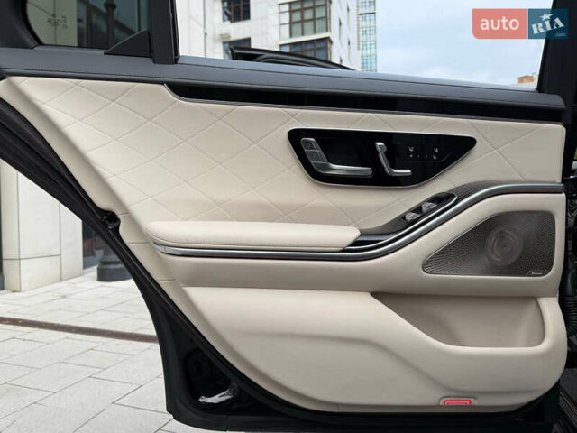 Черный Мерседес С Класс, объемом двигателя 3.98 л и пробегом 46 тыс. км за 178000 $, фото 61 на Automoto.ua