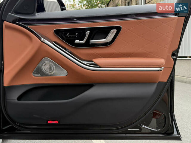 Чорний Мерседес С Клас, об'ємом двигуна 2.99 л та пробігом 17 тис. км за 180000 $, фото 57 на Automoto.ua